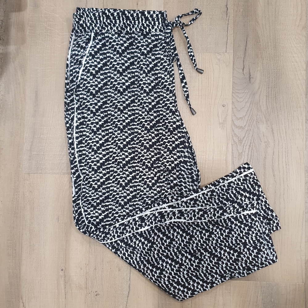 Splendid draw string patterned pants, black and white, size extra large (XL)